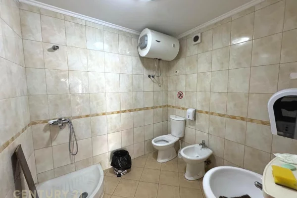 ZYRA ME QIRA, RRUGA E BARRIKADAVE!