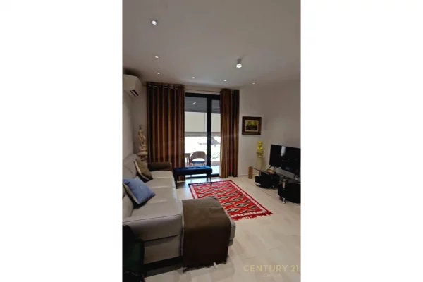 Shtepi me qera 2+1 ne Tirane - 700 Euro