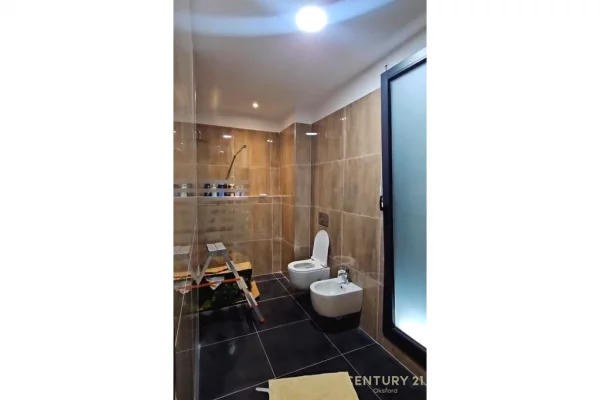 Shtepi me qera Apartament ne Tirane, 2+1, Mobilimi E mobiluar, Pagesa 700  Euro.