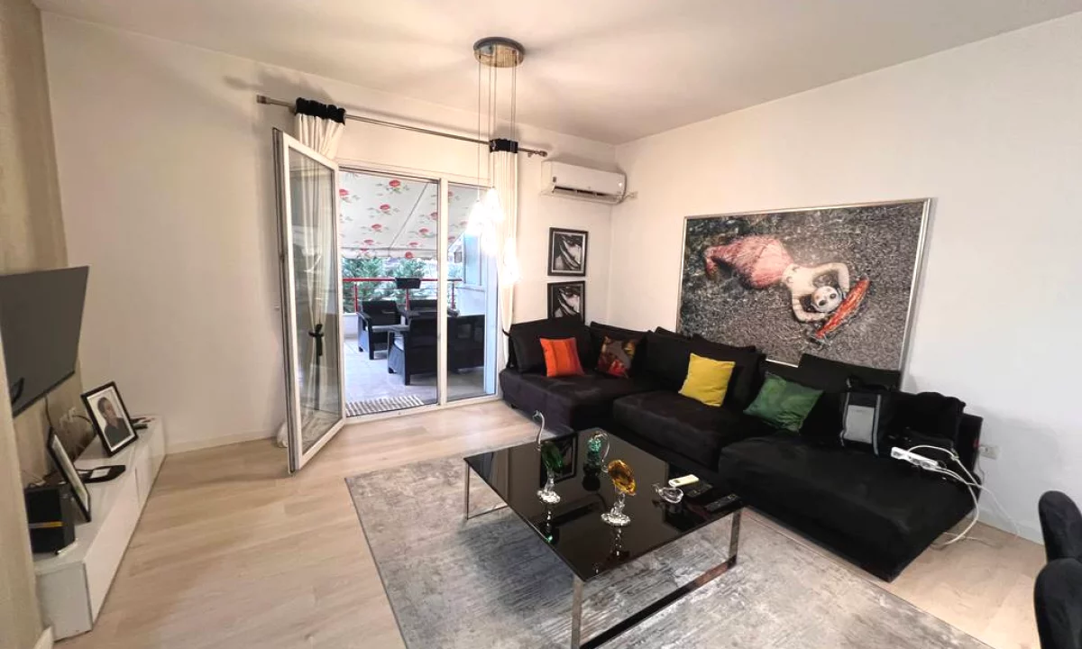 Shtepi ne shitje Apartament ne Tirane, 2+1, Mobilimi E mobiluar, Pagesa 230,000  Euro.