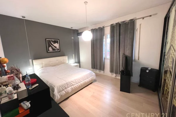 Shtepi ne shitje Apartament ne Tirane, 2+1, Mobilimi E mobiluar, Pagesa 230,000  Euro.