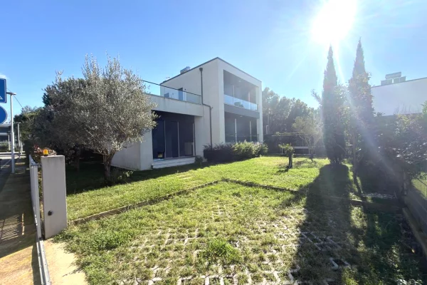 House for Sale 3+1 in Durres - 1,200,000 Euro