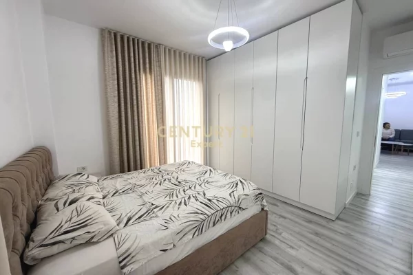 Shtepi me qera Apartament ne Tirane, 2+1, Mobilimi E mobiluar, Pagesa 800  Euro.
