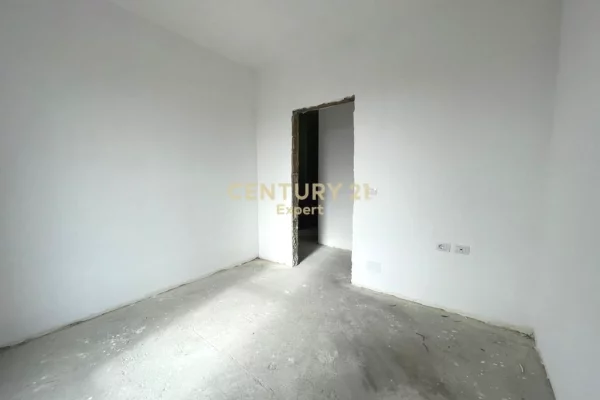 Apartment for sale in Tirana 3+1, Emty