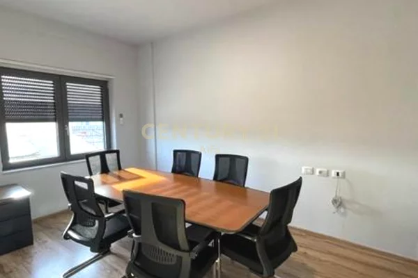 Jepet me qira ambient per zyra tek Zogu i Zi!