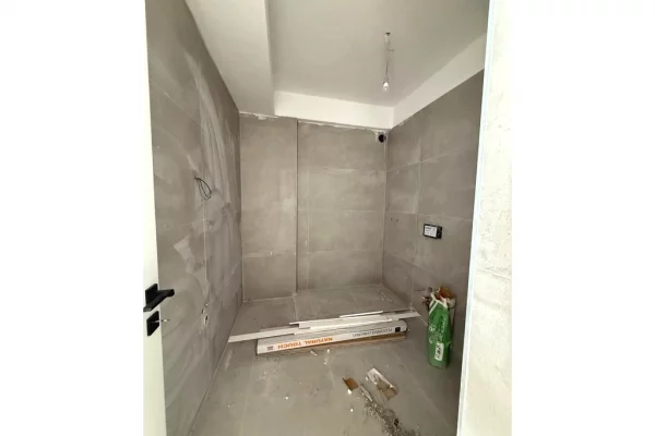 Shtepi ne shitje Apartament ne Tirane, 1+1, Mobilimi Bosh, pa mobiluar, Pagesa 145,000  Euro.