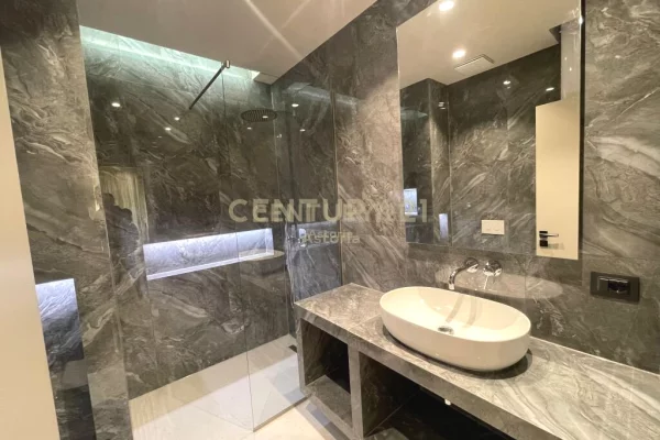 Shtepi me qera Apartament ne Tirane, 2+1, Mobilimi E mobiluar, Pagesa 800  Euro.