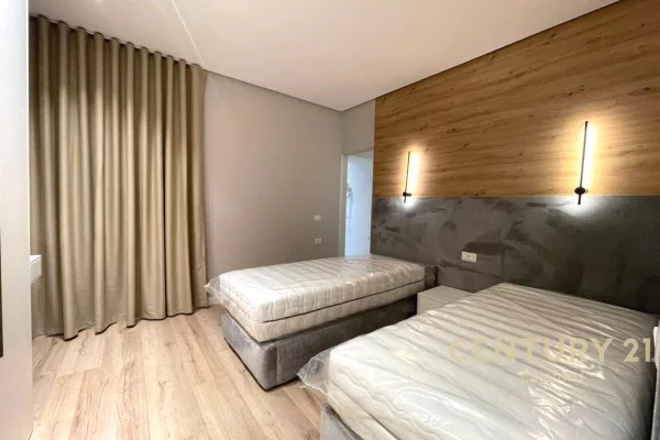 Shtepi ne shitje Apartament ne Tirane, 2+1, Mobilimi E mobiluar, Pagesa 240,000  Euro.