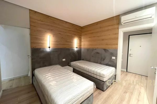 Shtepi ne shitje Apartament ne Tirane, 2+1, Mobilimi E mobiluar, Pagesa 240,000  Euro.