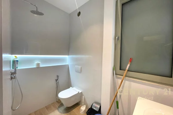 Shtepi ne shitje Apartament ne Tirane, 2+1, Mobilimi E mobiluar, Pagesa 240,000  Euro.