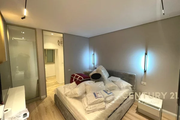 Shtepi ne shitje Apartament ne Tirane, 2+1, Mobilimi E mobiluar, Pagesa 240,000  Euro.