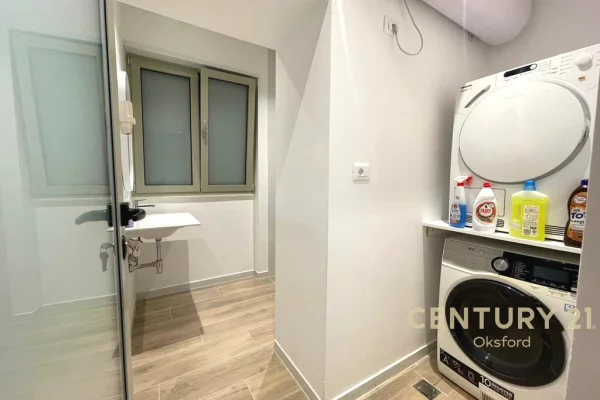 Shtepi ne shitje Apartament ne Tirane, 2+1, Mobilimi E mobiluar, Pagesa 240,000  Euro.