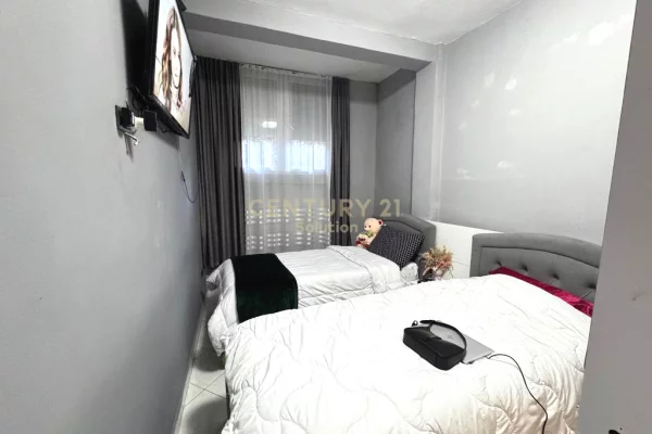 Shtepi ne shitje Apartament ne Tirane, 2+1, Mobilimi E mobiluar, Pagesa 155,000  Euro.