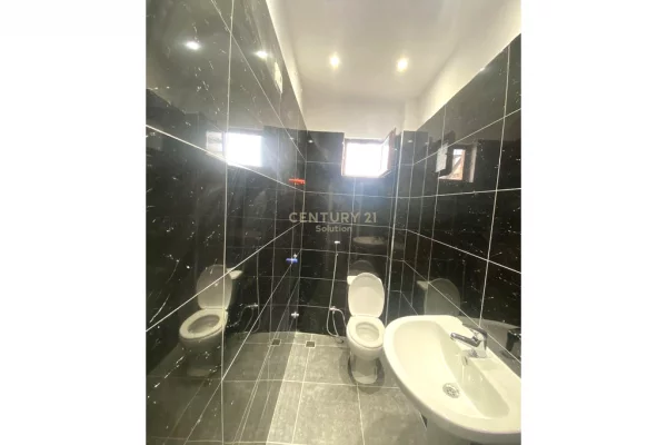 Shtepi ne shitje Apartament ne Tirane, 2+1, Mobilimi E mobiluar, Pagesa 155,000  Euro.