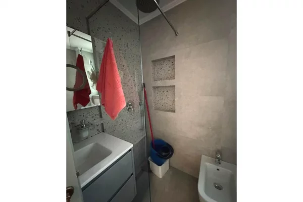 Shtepi me qera Apartament ne Tirane, 2+1, Mobilimi E mobiluar, Pagesa 700  Euro.