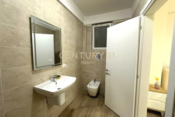 Shtepi me qera Apartament ne Tirane, 2+1, Mobilimi E mobiluar, Pagesa 850  Euro.