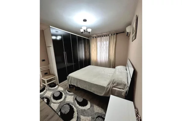 Shtepi me qera Apartament ne Tirane, 2+1, Mobilimi E mobiluar, Pagesa 65,000  Leke.