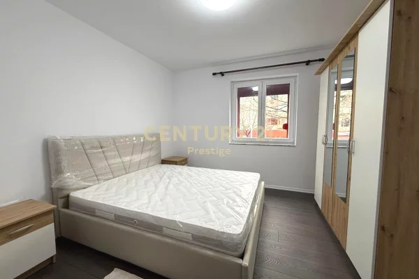 Shtepi me qera Apartament ne Tirane, 1+1, Mobilimi Pjeserisht e mobiluar, Pagesa 500  Euro.