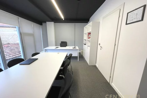 Ambient biznesi me qera 3+1 ne Tirane - 1,300 Euro