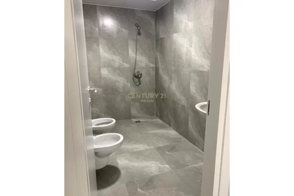 Shtepi me qera Apartament ne Tirane, 2+1, Mobilimi E mobiluar, Pagesa 700  Euro.