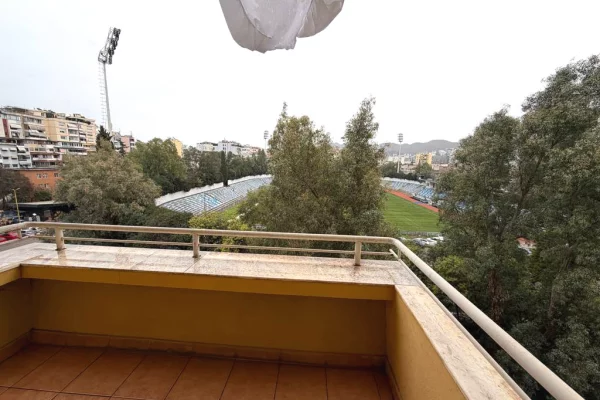 Shtepi me qera Apartament ne Tirane, 3+1, Mobilimi Bosh, pa mobiluar, Pagesa 1,000  Euro.