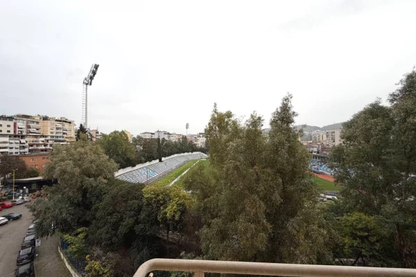 Shtepi me qera Apartament ne Tirane, 3+1, Mobilimi Bosh, pa mobiluar, Pagesa 1,000  Euro.