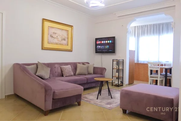 Shtepi me qera 2+1 ne Tirane - 830 Euro