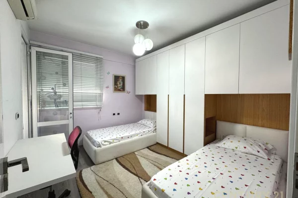 Shtepi me qera Apartament ne Tirane, 2+1, Mobilimi E mobiluar, Pagesa 1,000  Euro.