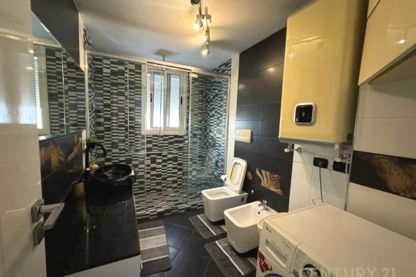 Shtepi me qera Apartament ne Tirane, 2+1, Mobilimi E mobiluar, Pagesa 1,000  Euro.