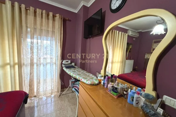 Shtepi ne shitje Apartament ne Tirane, 2+1, Mobilimi E mobiluar, Pagesa 220,000  Euro.