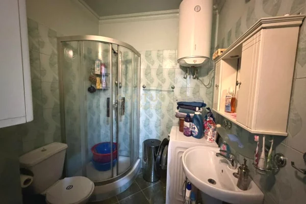 Shtepi ne shitje Apartament ne Tirane, 2+1, Mobilimi E mobiluar, Pagesa 220,000  Euro.