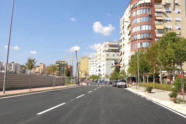 Shtepi me qera Apartament ne Tirane, 3+1, Mobilimi E mobiluar, Pagesa 2,300  Euro.