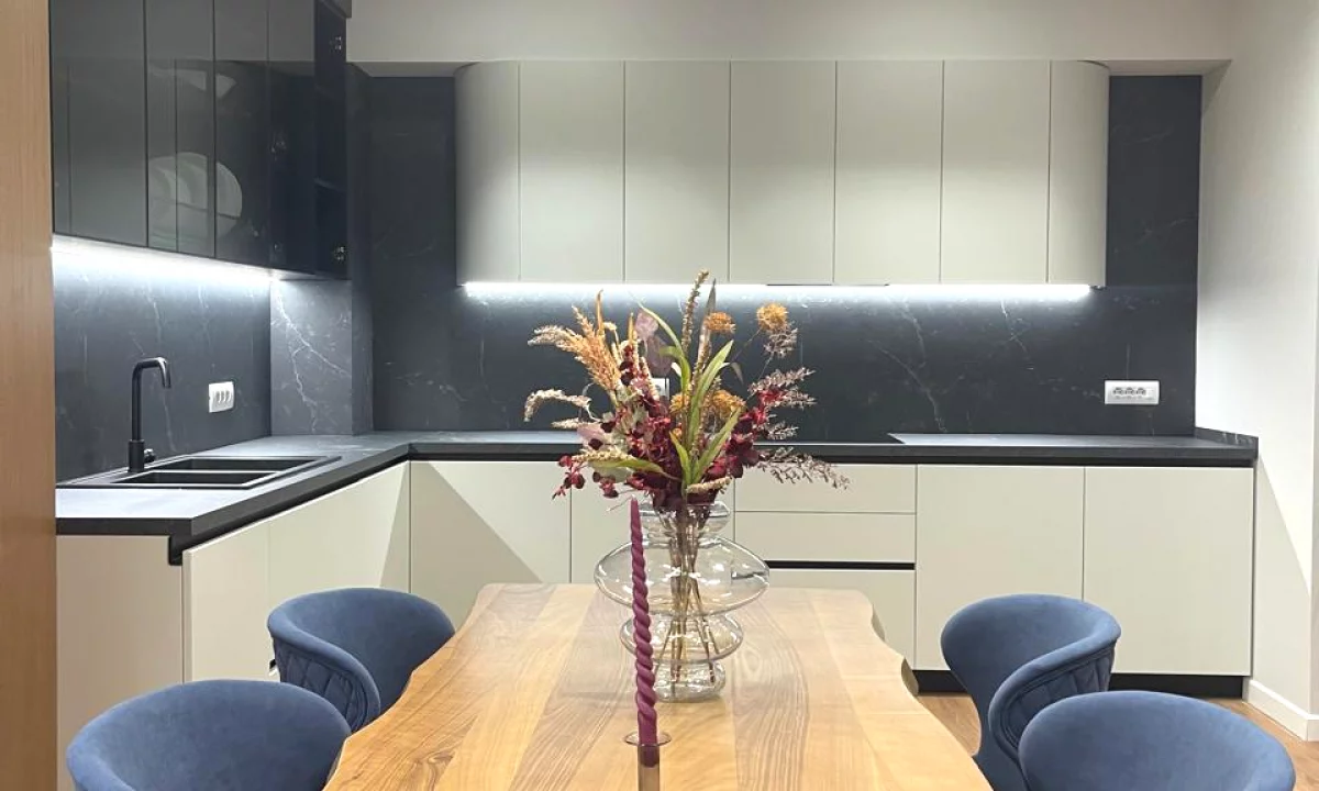 Shtepi me qera Apartament ne Tirane, 2+1, Mobilimi E mobiluar, Pagesa 2,000  Euro.