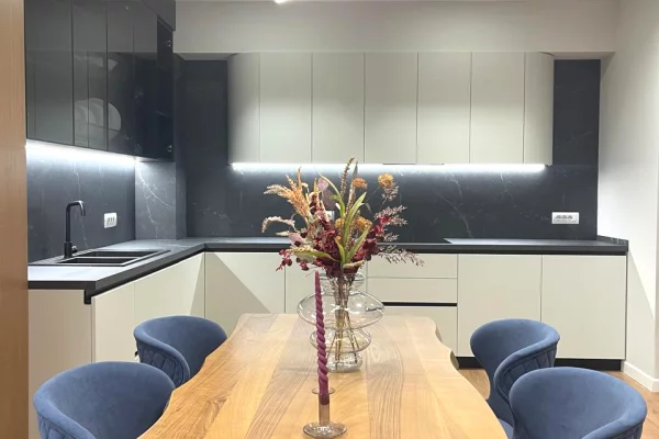 Shtepi me qera 2+1 ne Tirane - 2,000 Euro