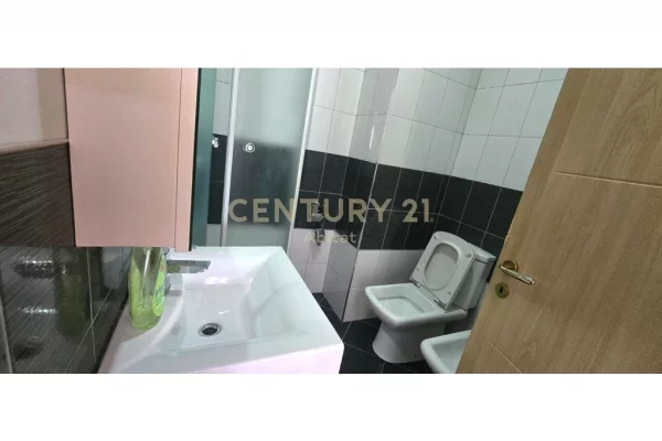 Shtepi me qera Apartament ne Tirane, 2+1, Mobilimi E mobiluar, Pagesa 580  Euro.