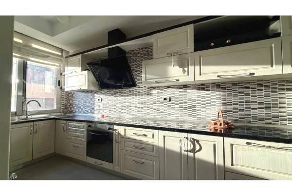 Shtepi ne shitje Apartament ne Tirane, 4+1, Mobilimi E mobiluar, Pagesa 750,000  Euro.