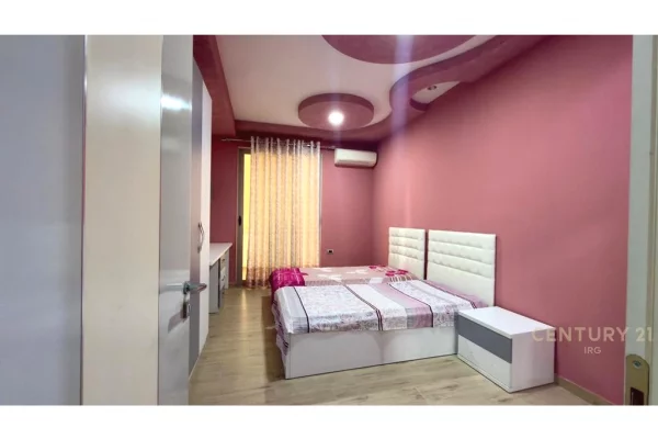 Shtepi ne shitje Apartament ne Tirane, 4+1, Mobilimi E mobiluar, Pagesa 750,000  Euro.