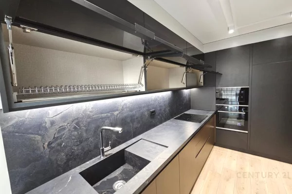 Shtepi ne shitje Duplex(shtepi me 2 kate) ne Tirane, 2+1, Mobilimi E mobiluar, Pagesa 546,000  Euro.