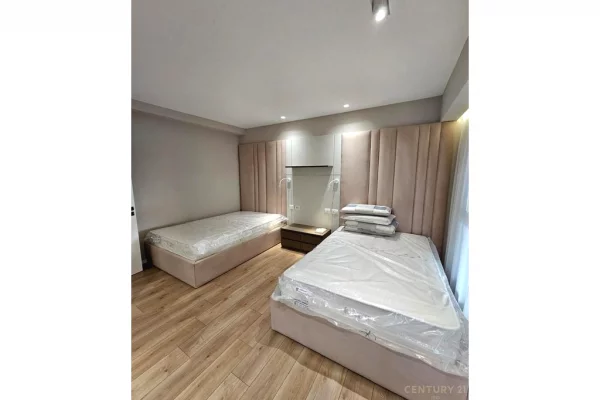Shtepi ne shitje Duplex(shtepi me 2 kate) ne Tirane, 2+1, Mobilimi E mobiluar, Pagesa 546,000  Euro.