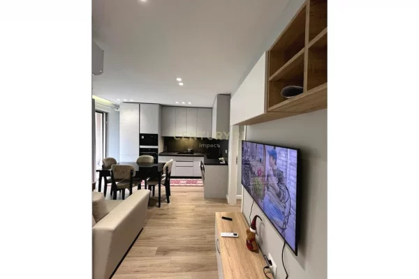 APARTAMENT ME QIRA PRANE PAZARIT TE RI!