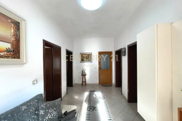 Shtepi ne shitje Shtepi Private ne Tirane, 6+1, Mobilimi E mobiluar, Pagesa 250,000  Euro.