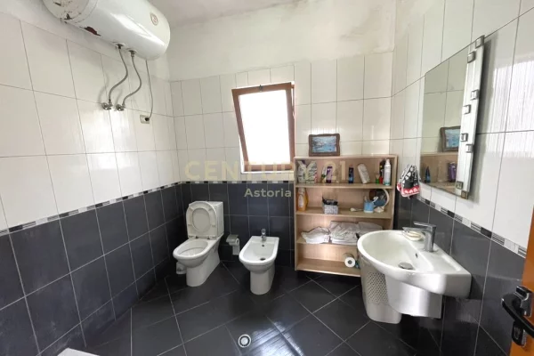 Shtepi ne shitje Shtepi Private ne Tirane, 6+1, Mobilimi E mobiluar, Pagesa 250,000  Euro.