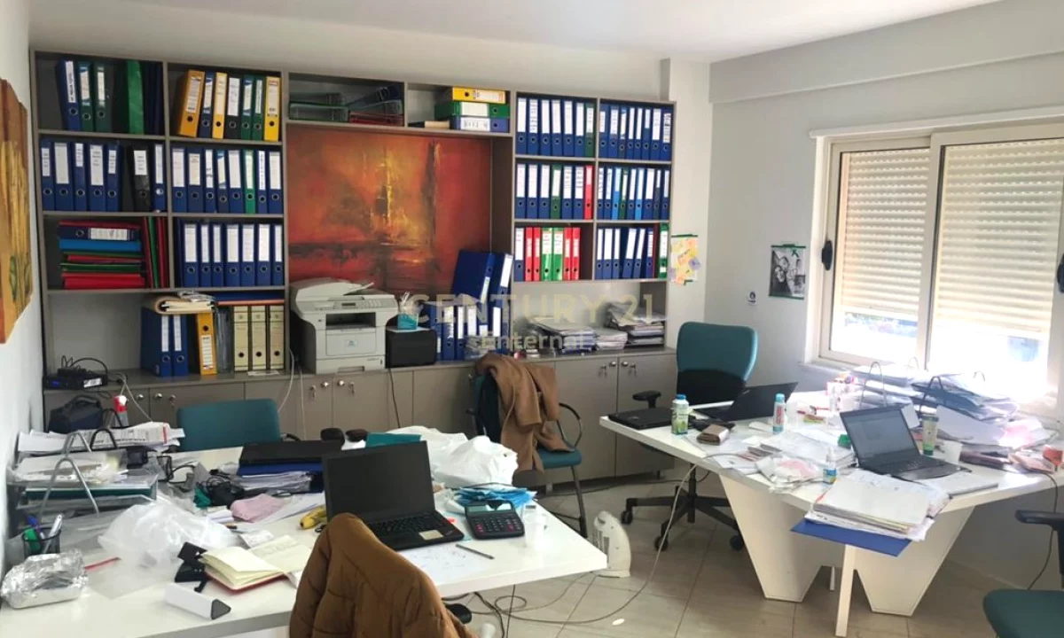 Jordan Misja - Jepet me qira 2+1+2 i pershtatur per zyre