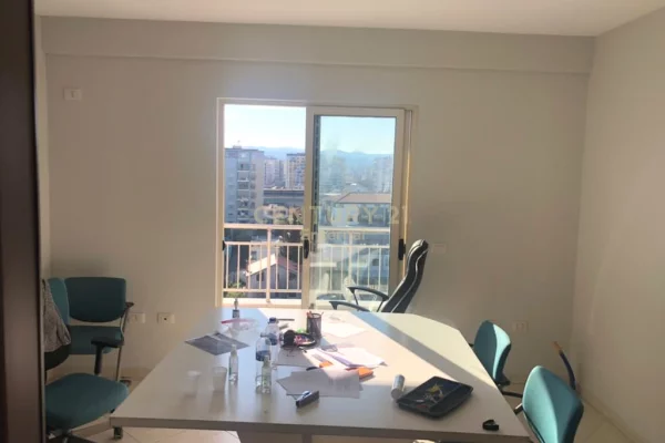 Business Property for Rent 3+1 in Tirana - 600 Euro