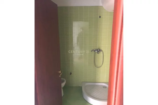 Jordan Misja - Jepet me qira 2+1+2 i pershtatur per zyre