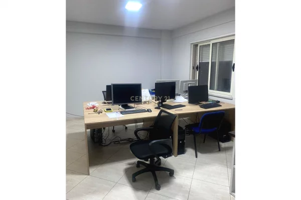 Jordan Misja - Jepet me qira 2+1+2 i pershtatur per zyre