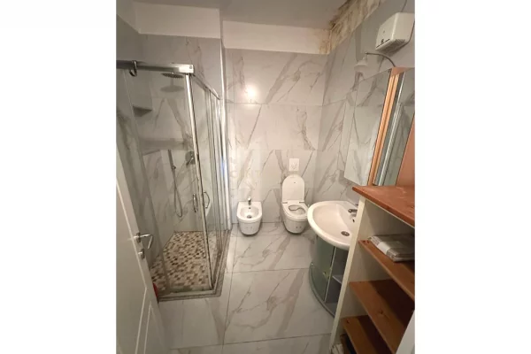 Shtepi me qera Apartament ne Tirane, 2+1, Mobilimi E mobiluar, Pagesa 1,100  Euro.