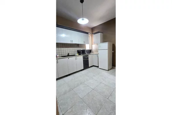 Shtepi ne shitje Apartament ne Tirane, 3+1, Mobilimi E mobiluar, Pagesa 177,000  Euro.