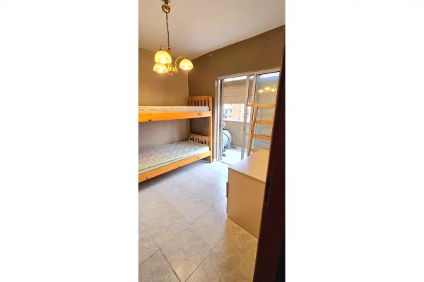 Shtepi ne shitje Apartament ne Tirane, 3+1, Mobilimi E mobiluar, Pagesa 177,000  Euro.