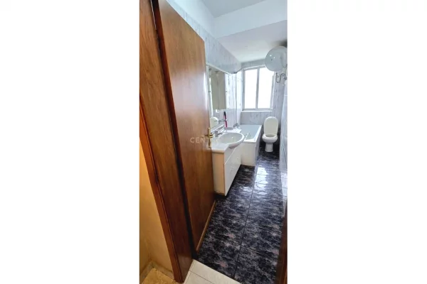 Shtepi ne shitje Apartament ne Tirane, 3+1, Mobilimi E mobiluar, Pagesa 177,000  Euro.